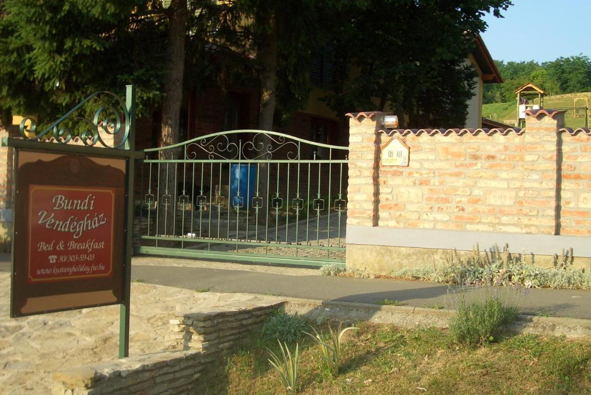 Bundi Vendeghaz Hotel Kehidakustány Exterior photo