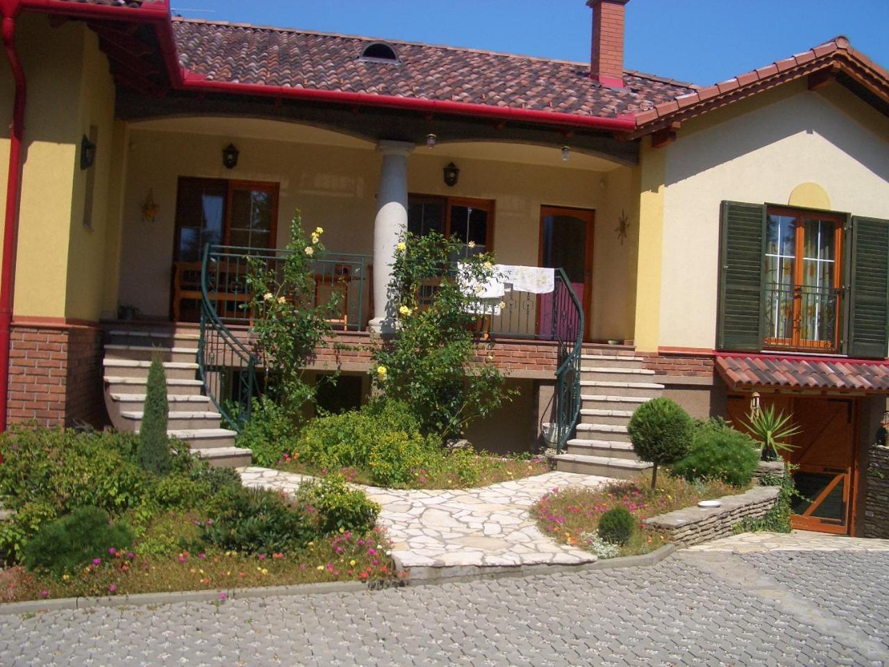 Bundi Vendeghaz Hotel Kehidakustány Exterior photo