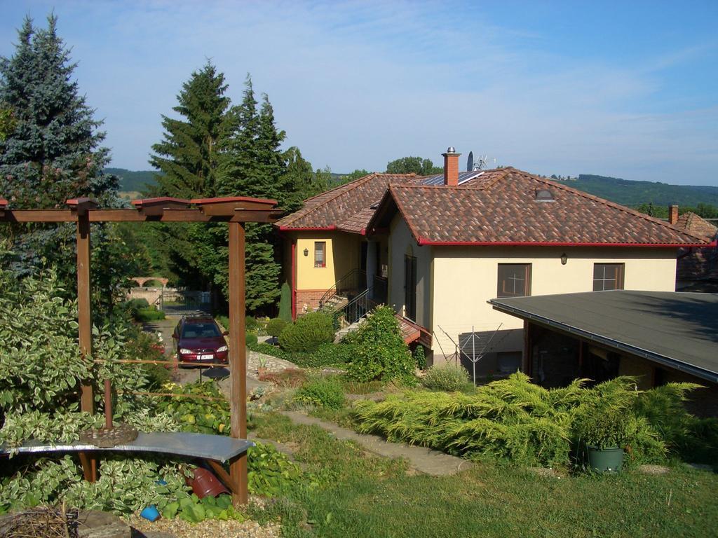 Bundi Vendeghaz Hotel Kehidakustány Exterior photo